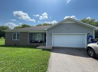 1820 Valley View Dr, Hopkinsville, KY 42240