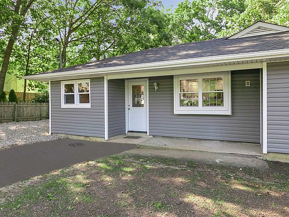 3rd image of 281 Carlton Dr E