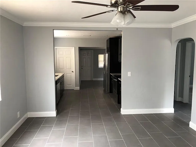 2817 Taylor St — Photo 3
