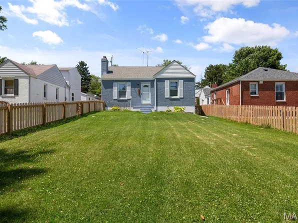 8257 Watson Rd, Saint Louis, MO 63119