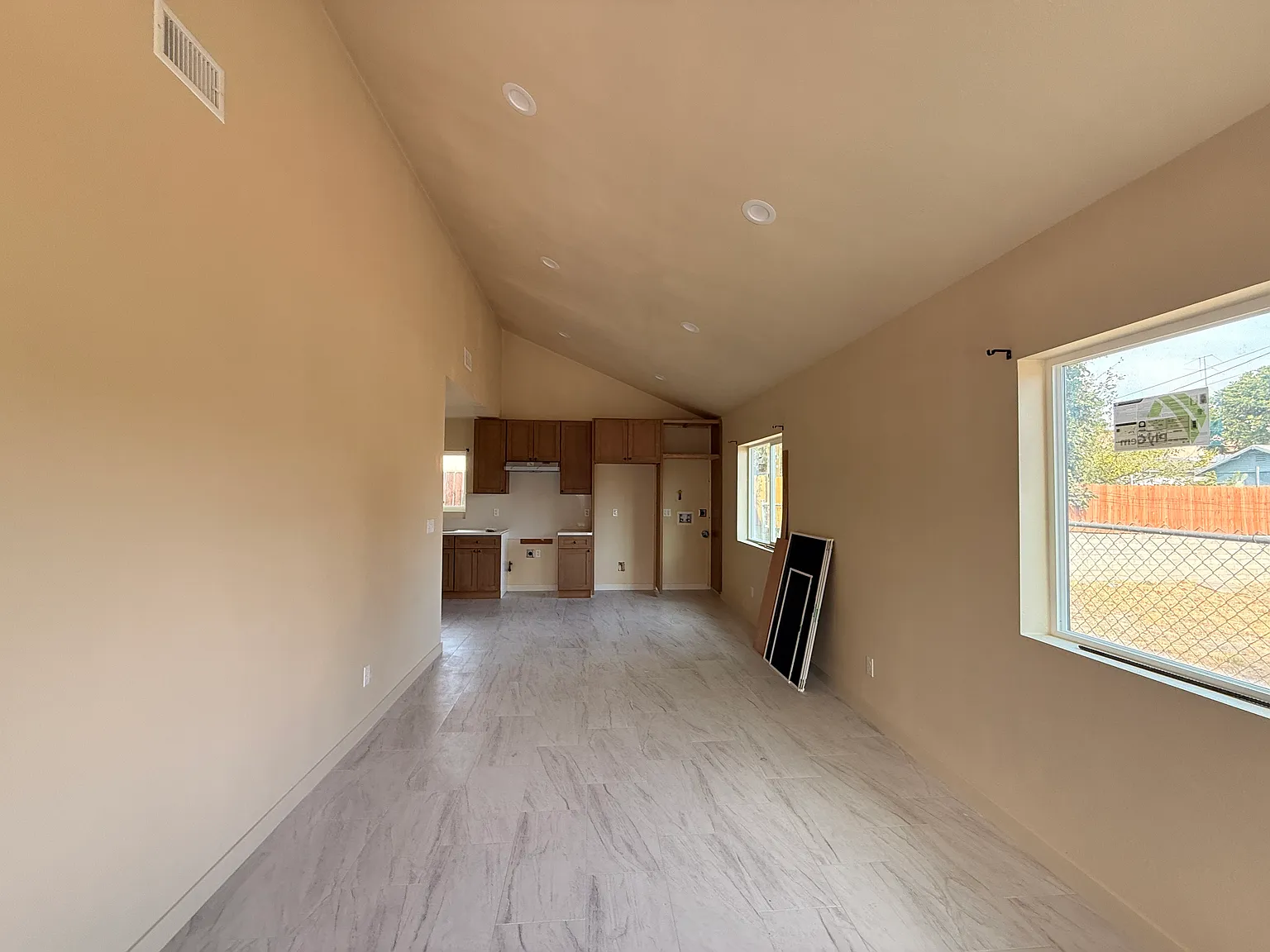 2 bed, 761 sqft, $2,100 — Photo 4