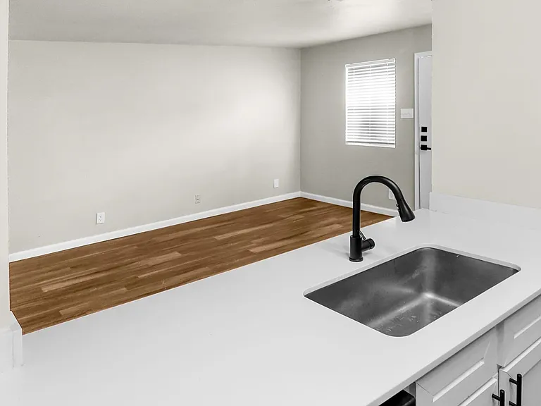 Laurel Heights Apartments — Photo 45