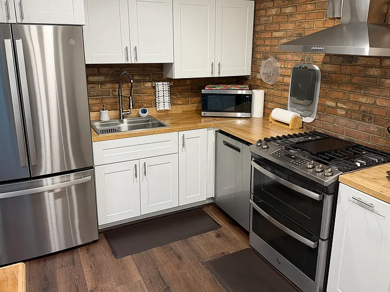 15 N 300 W — Photo 9