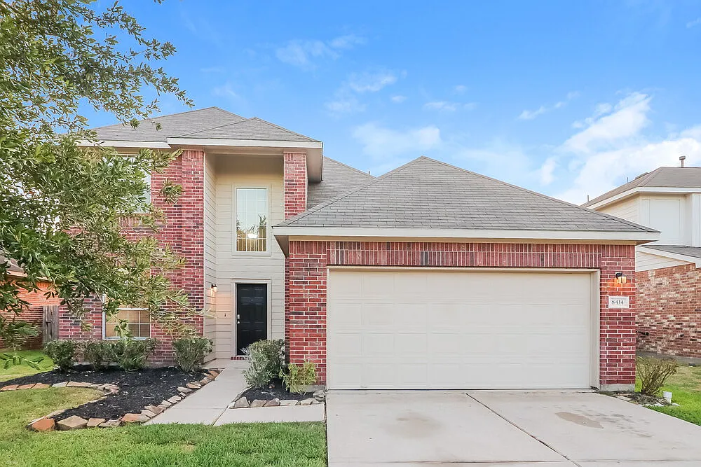 4 bed, 2.5 bath, 2194 sqft, $2,580 — Photo 1