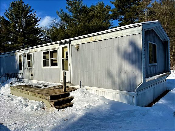 3rd image of 637 Lake Road N