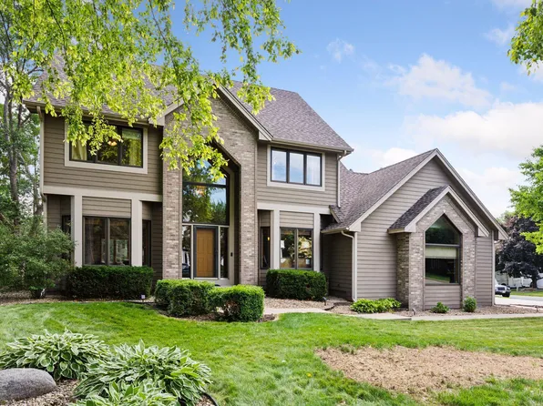 3838 Bridgewater Dr, Eagan, MN 55123