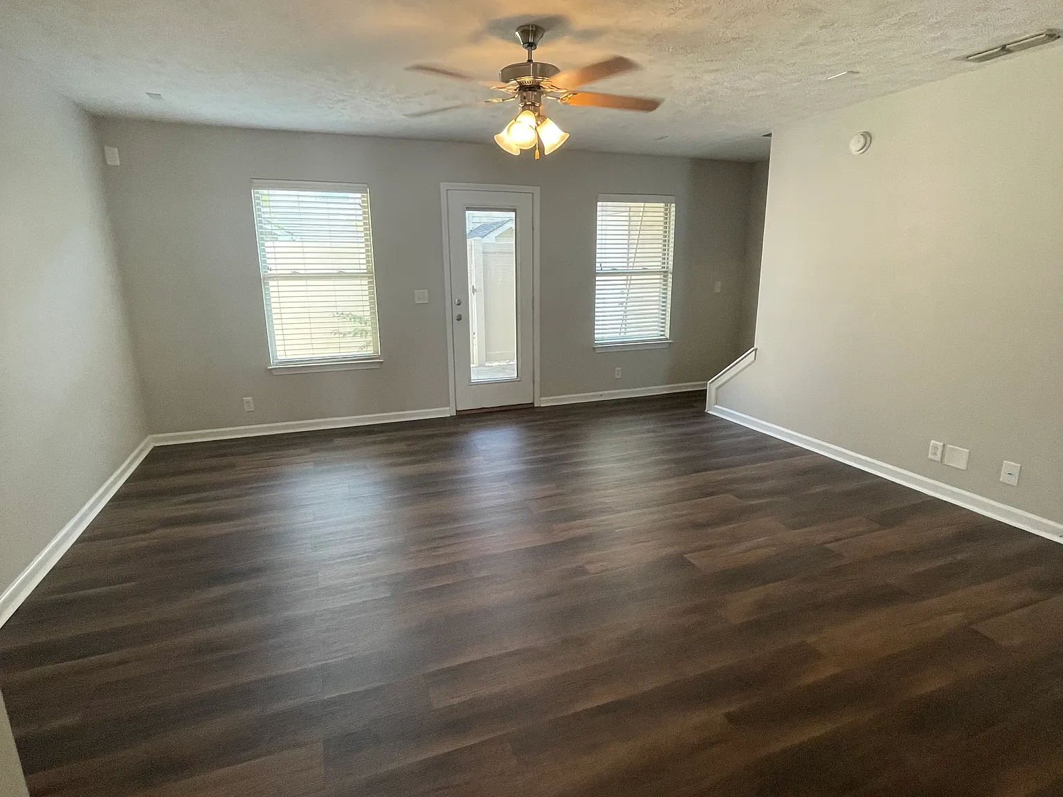 3 bed, 2.5 bath, 1380 sqft, $1,900 — Photo 4