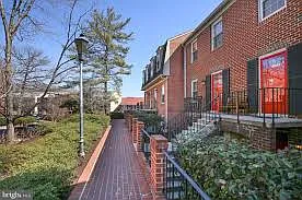 Front Access - 1670 Beekman Pl NW