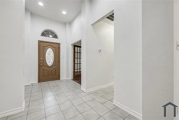 4 bed, 2447 sqft, $3,000 — Photo 2