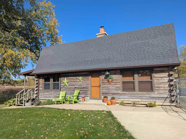 13425 N Hillside Dr, Syracuse, IN 46567