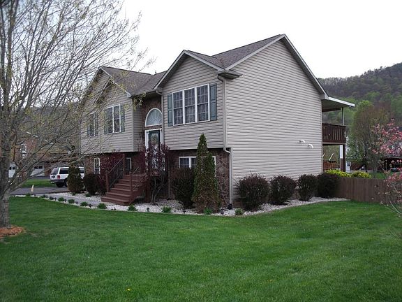 3rd image of 137 Harvest Ln