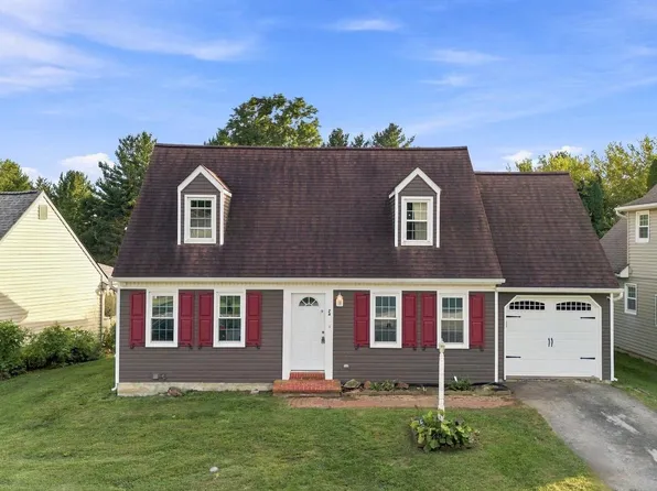 24 Wetherburn Dr, Downingtown, PA 19335