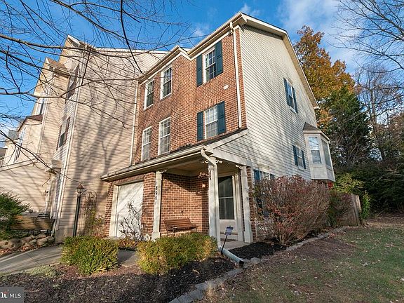 2nd image of 18901 Quiet Oak Ln