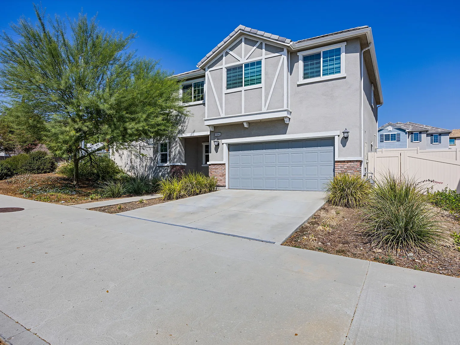 3 bed, 2100 sqft, $4,400 — Photo 2