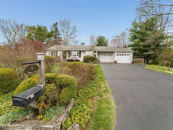 3rd image of 5 Abrams Rd