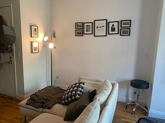 3rd image of 118 E 102nd St APT 4A