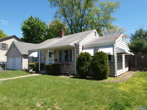 3 Dickens Pl, Wanaque, NJ 07465