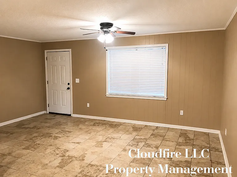 222 James Cir — Photo 3