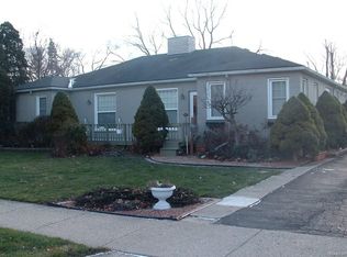 19114 Old Homestead Dr, Harper Woods, MI 48225