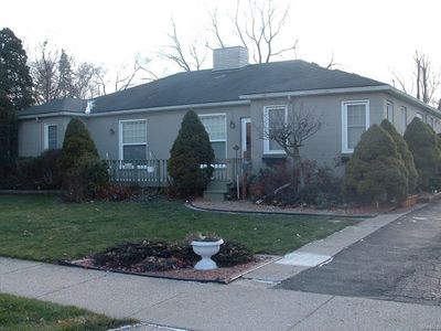 19114 Old Homestead Dr, Harper Woods, MI, 48225