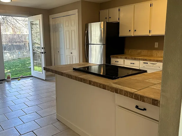 1829 Dawn Ct — Photo 1