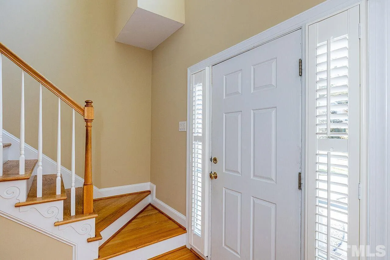 3 bed, 2.5 bath, 2063 sqft, $2,700 — Photo 2