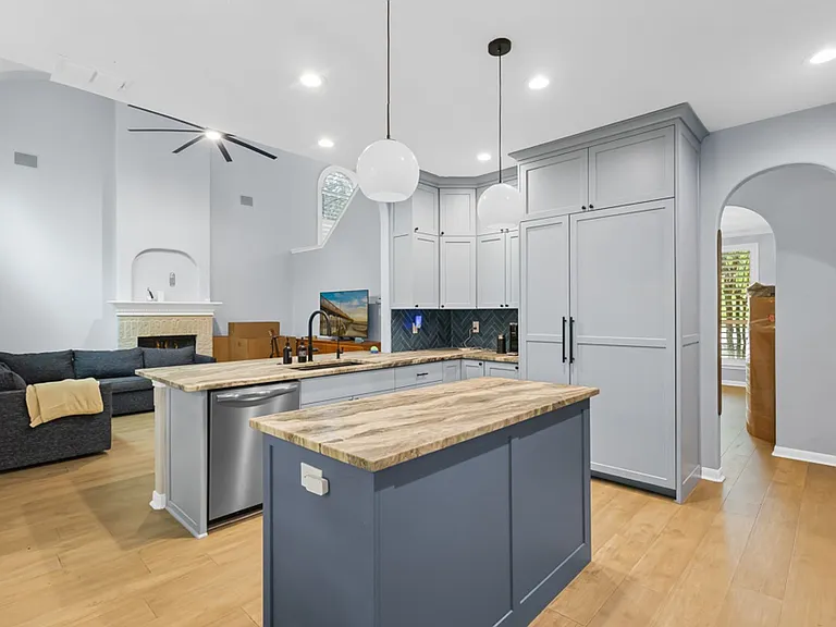 1318 Barton Crk — Photo 10