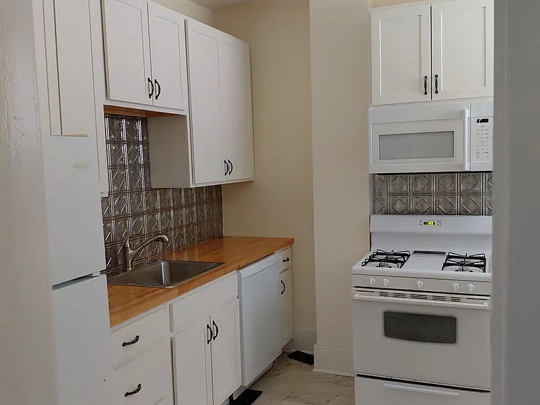 2519 Webster Ave #1 — Photo 10