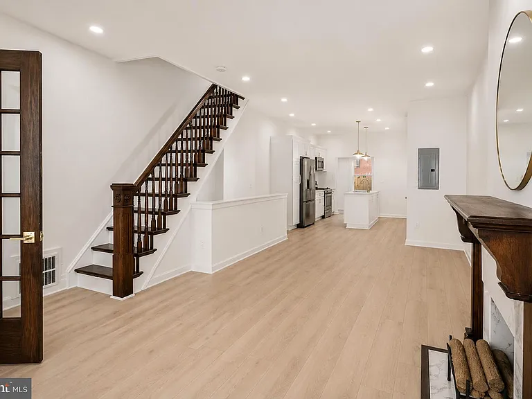 1519 N Dover St — Photo 5