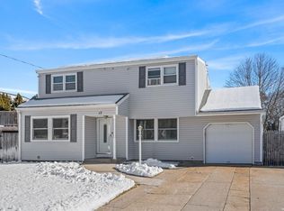 17 Larry Rd, Selden, NY 11784