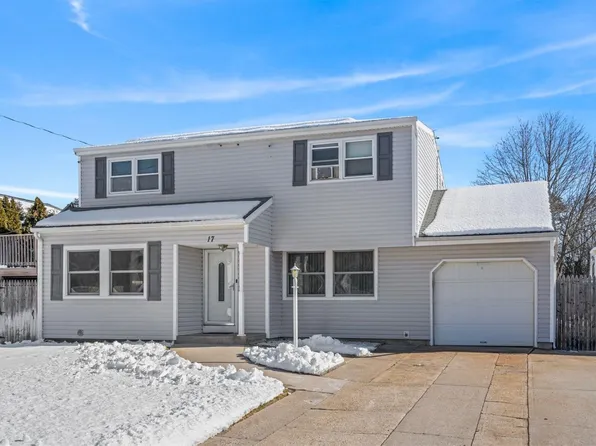 17 Larry Road, Selden, NY 11784