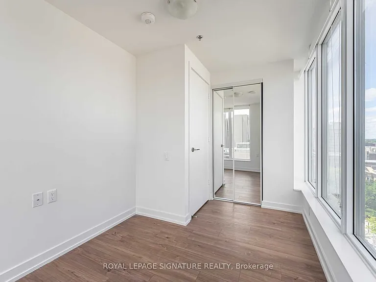 203 College St #1108 — Photo 4