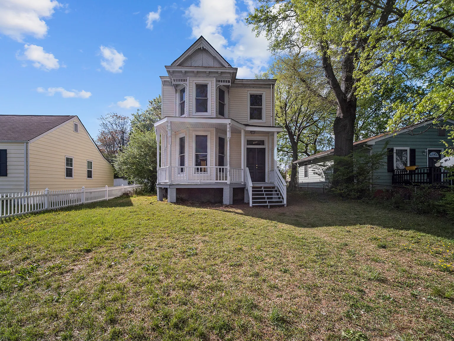 4 bed, 1988 sqft, $2,364 — Photo 1