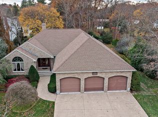 10 Heritage Ln, Saugus, MA 01906
