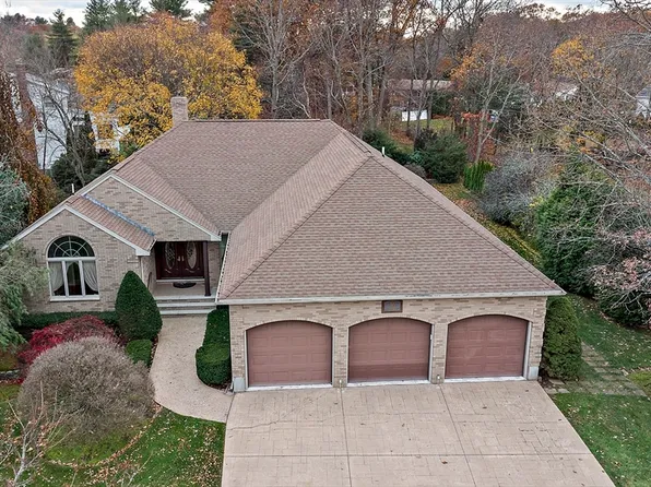 10 Heritage Ln, Saugus, MA 01906