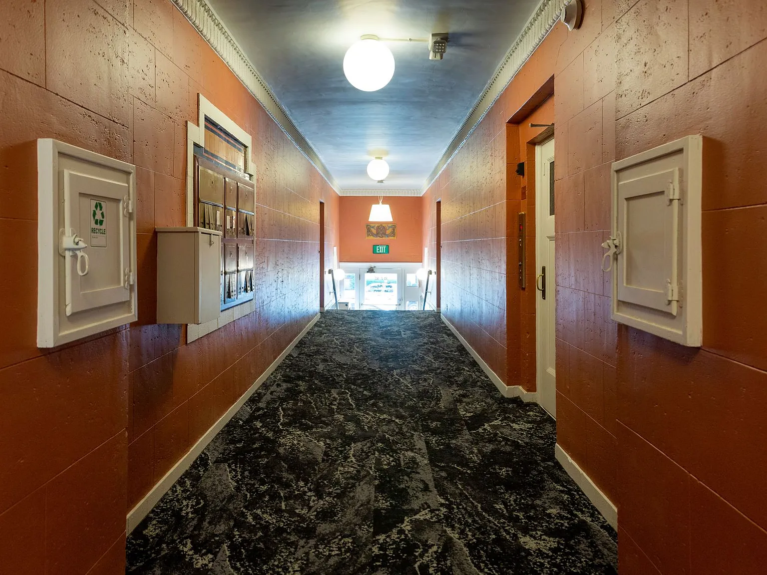 Pollyanna Apartments — Photo 3
