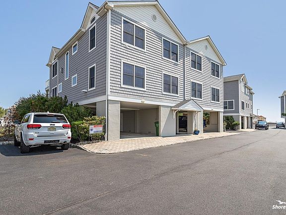 5th image of 5 Neptune Dr #3