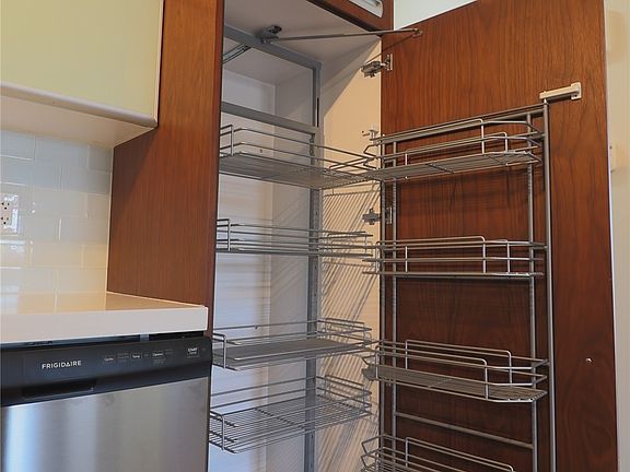 4th image of 1015 Patrick Crescent #810
