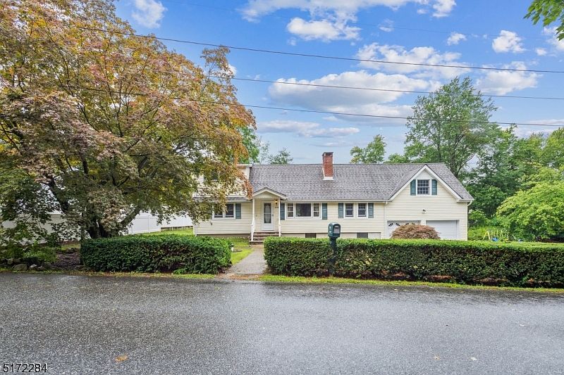 1st image of 404 Biglow Dr
