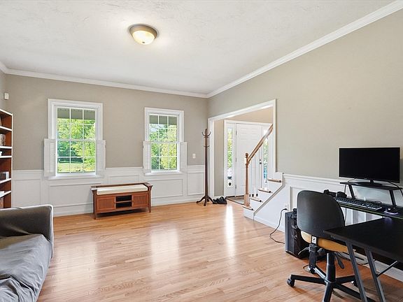 4th image of 206 Washington St