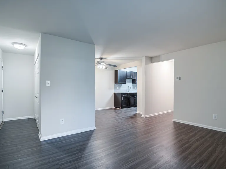 Bennington Crossings Apartment Homes — Photo 6