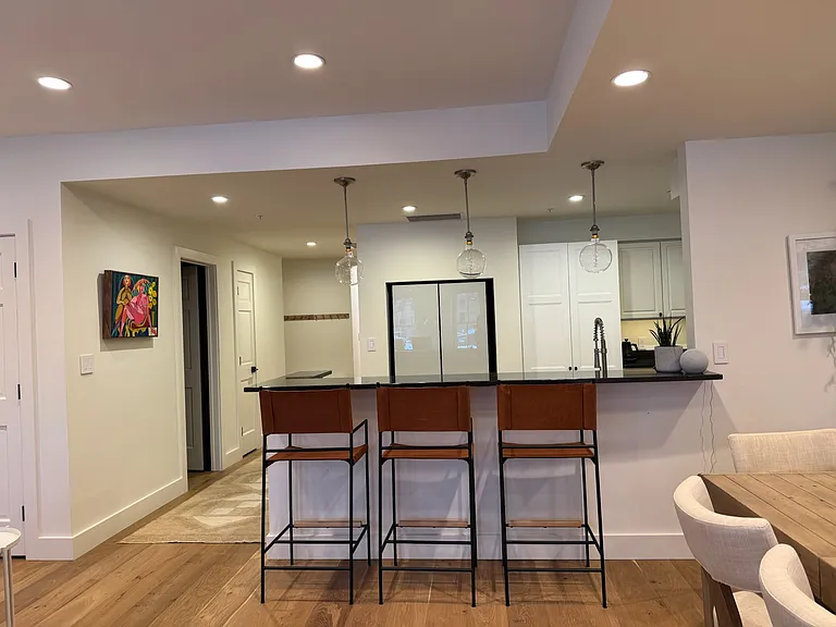 40 College St #207 — Photo 11