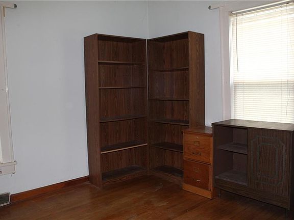 5th image of 560 Wesleyan Ave