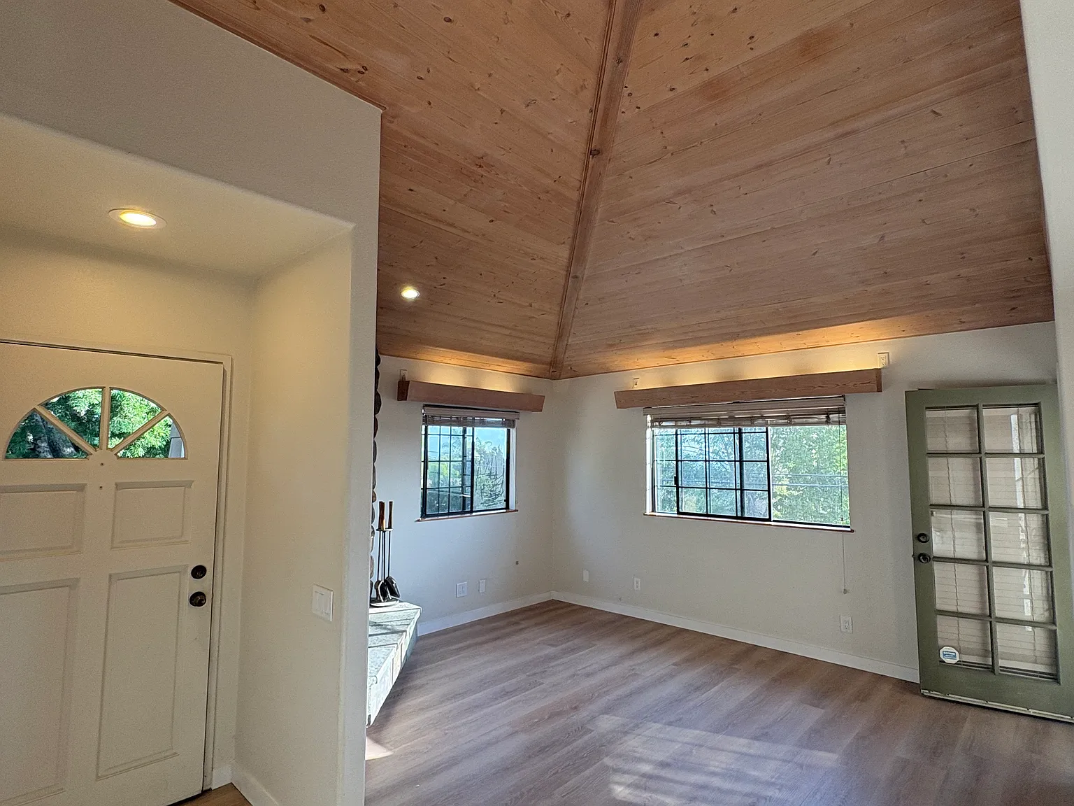 1921 Somerset Ave — Photo 2