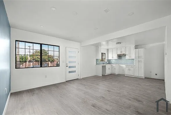 3454 Hunter St — Photo 3