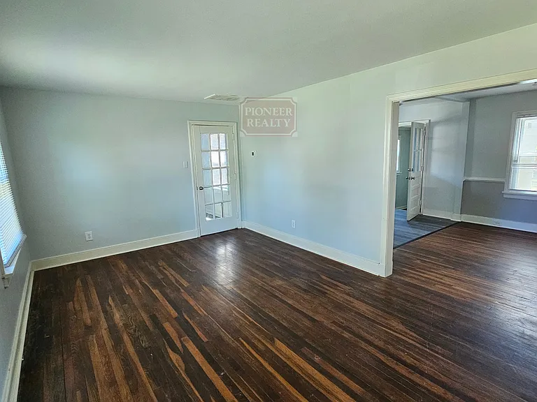 2331 Fleet Ave — Photo 3