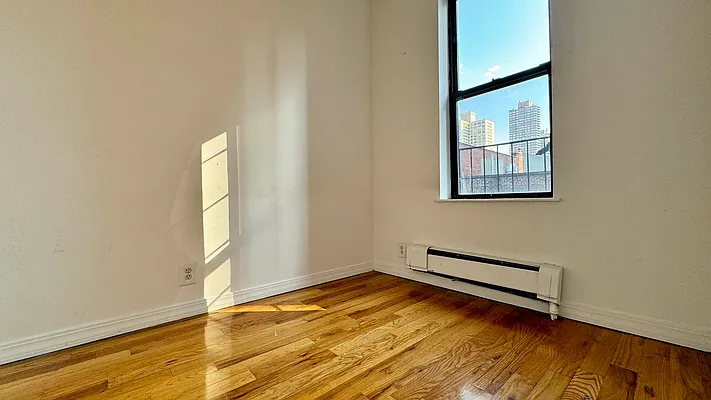 Rented by HOLTON REAL ESTATE INC. | media 14