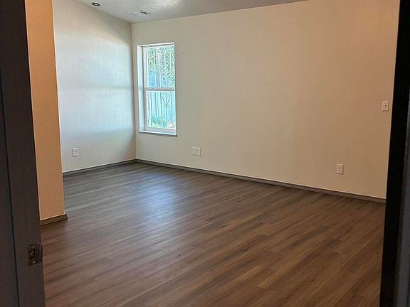 5th image of 7515 Isleta Blvd SW