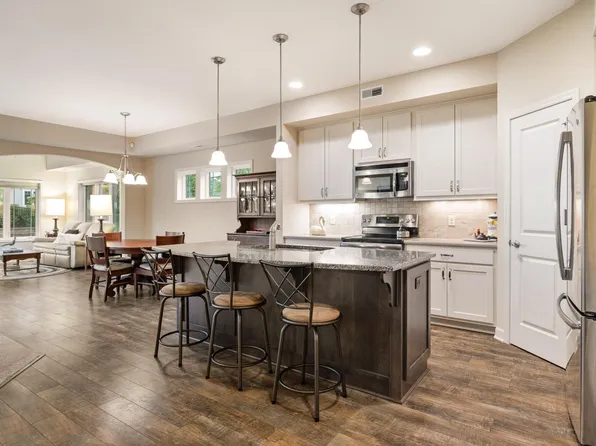 8800 Upper 7th Pl N, Lake Elmo, MN 55042