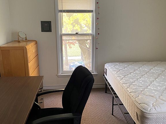 5th image of 608 W Main St #10760669